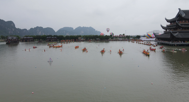 Gần 20.000 người về Tam Chúc khai mạc Tuần lễ Văn hóa - Du lịch Hà Nam 2023 ảnh 1