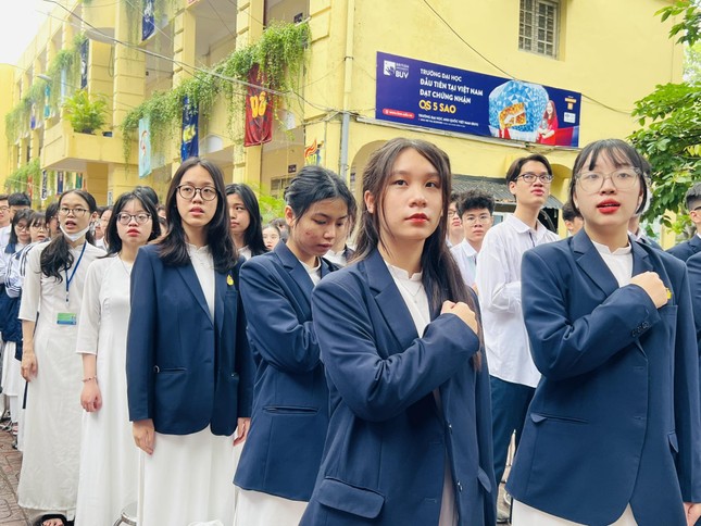 Hồi trống bế giảng và lời nhắn nhủ đầy tâm huyết của nữ hiệu trưởng Trường THPT Việt Đức ảnh 2