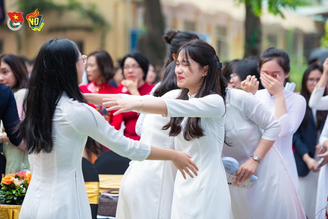 Hồi trống bế giảng và lời nhắn nhủ đầy tâm huyết của nữ hiệu trưởng Trường THPT Việt Đức ảnh 6