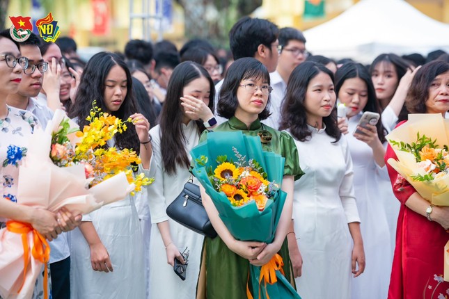 Hồi trống bế giảng và lời nhắn nhủ đầy tâm huyết của nữ hiệu trưởng Trường THPT Việt Đức ảnh 8