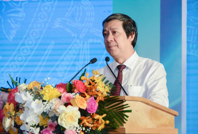 Bộ trưởng Giáo dục đề nghị Hà Nội chấm dứt cảnh phụ huynh xếp hàng thâu đêm nộp hồ sơ ảnh 1