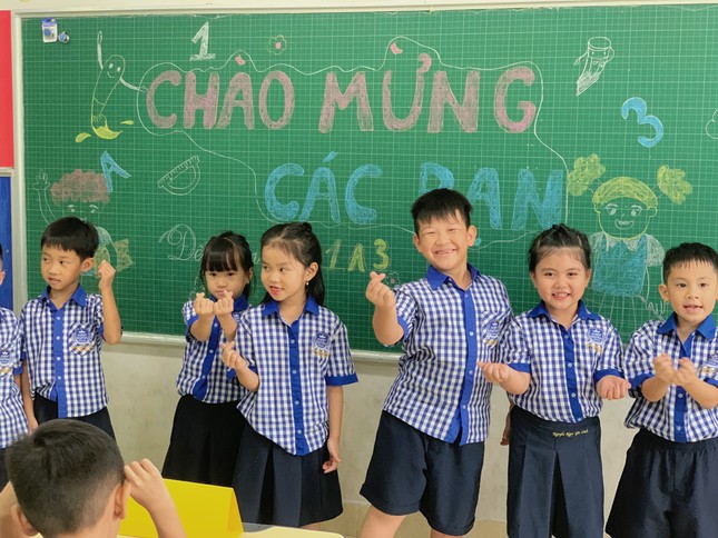 Học sinh lớp 1 bật khóc, chống 'sốc' cho con thế nào? ảnh 1