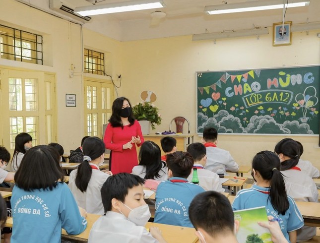 Vì sao ngành Giáo dục không thể 'quyết' tuyển dụng và tiền lương? ảnh 1