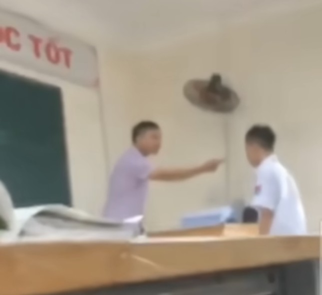 Thầy giáo mắng chửi học sinh: Tạm dừng đứng lớp đối với giáo viên ảnh 1