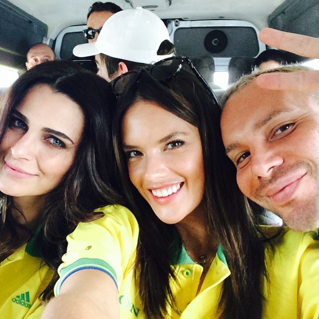Thẫn thờ với các mỹ nhân cổ vũ World Cup ảnh 7