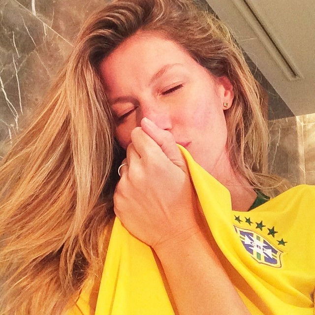 Thẫn thờ với các mỹ nhân cổ vũ World Cup ảnh 1