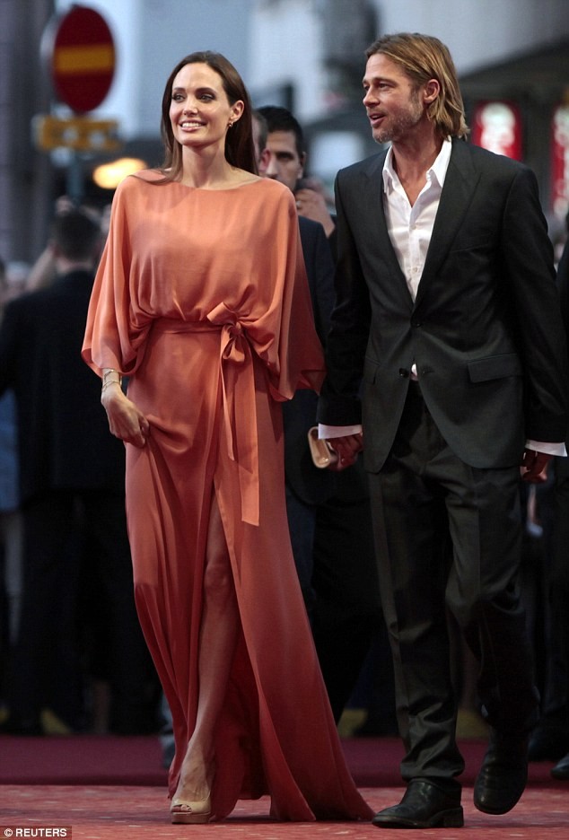 Bị Jolie bỏ, Brad Pitt khóc và cầu cứu cha mẹ hàng ngày ảnh 4