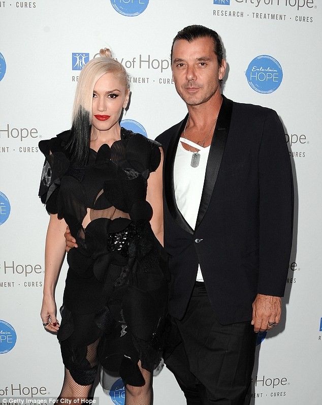 Gwen Stefani lưng trần quyến rũ trong tiệc của Glamour ảnh 4