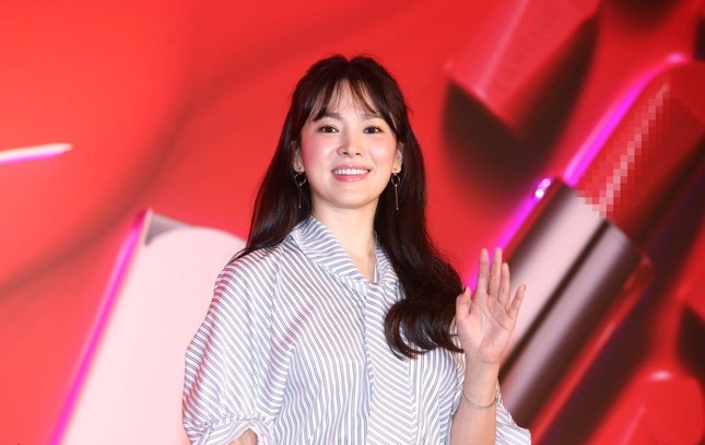 Song Hye Kyo xinh như búp bê tại sự kiện ở Đài Loan ảnh 1