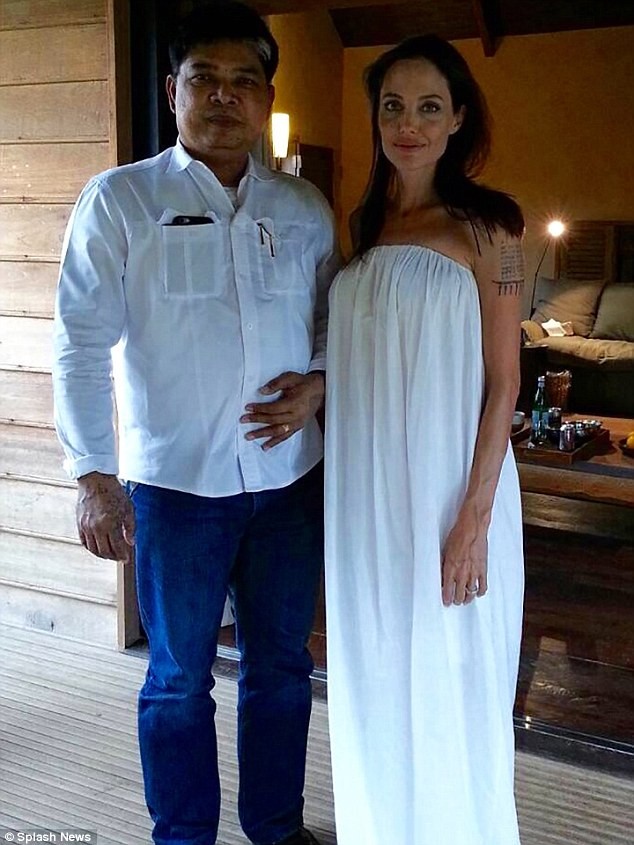 Angelina Jolie - Brad Pitt từng dùng hình xăm để ràng buộc nhau ảnh 3