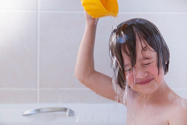 Cảnh báo những tai nạn phòng tắm dễ xảy ra với trẻ nhỏ ảnh 1