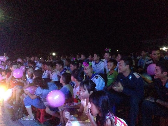 Giao lưu văn nghệ '10 năm nghĩa tình vì Trường Sa xanh' ảnh 2
