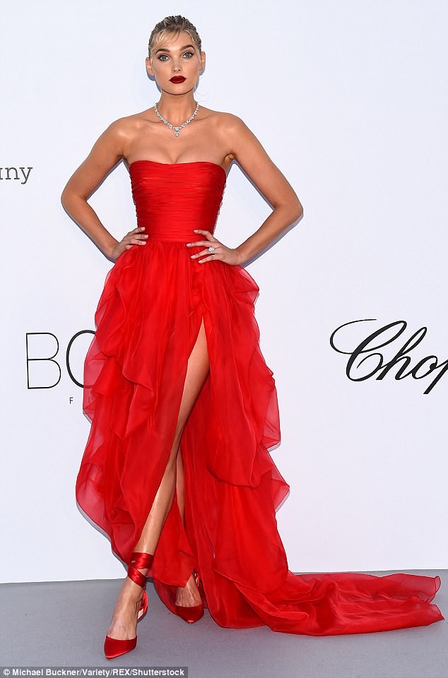 ‘Búp bê’ Thụy Điển Elsa Hosk quyến rũ như đóa hồng ảnh 2