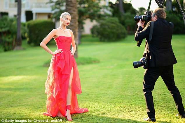 ‘Búp bê’ Thụy Điển Elsa Hosk quyến rũ như đóa hồng ảnh 7