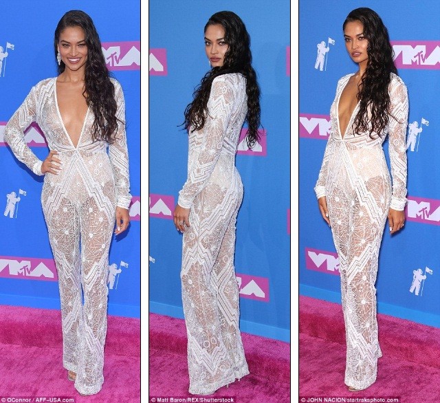 Jennifer Lopez, Kylie Jenner và dàn mỹ nhân gợi cảm ngất ngây ở VMAs ảnh 12