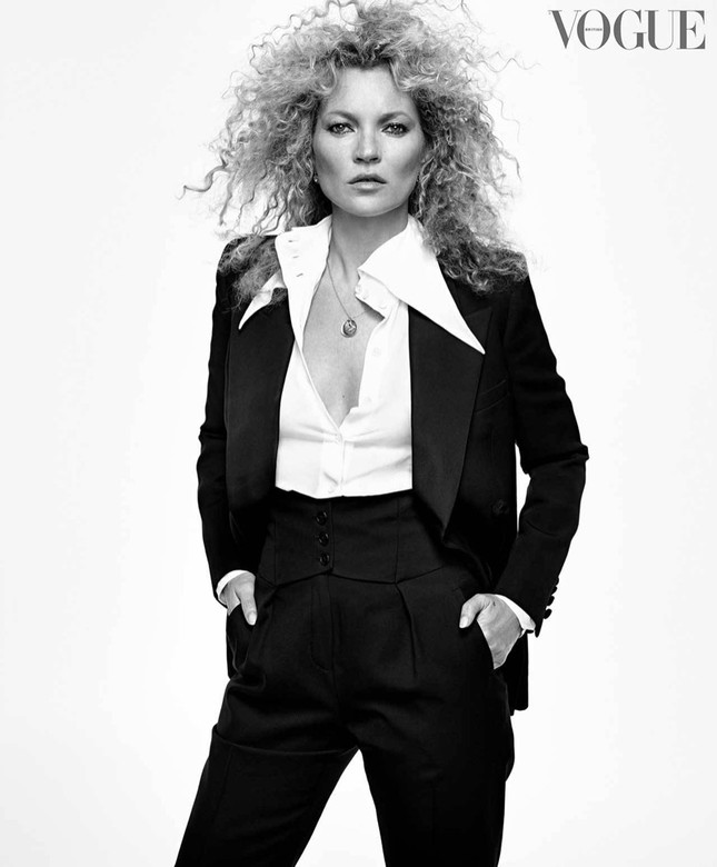 Em gái siêu mẫu Kate Moss chuộng mốt váy 'rèm cửa' táo bạo ảnh 12
