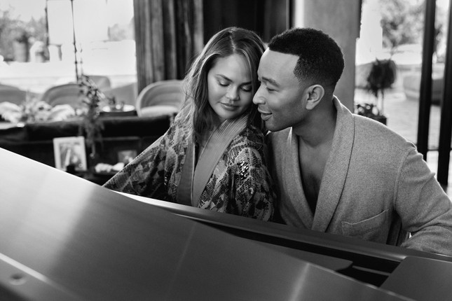 Siêu mẫu áo tắm Chrissy Teigen tình tứ ngọt ngào bên chồng ảnh 5