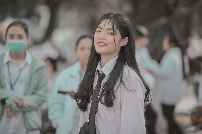 Xinh xắn nổi bật, nữ sinh được tìm kiếm sau chương trình 'Đường lên đỉnh Olympia' ảnh 3