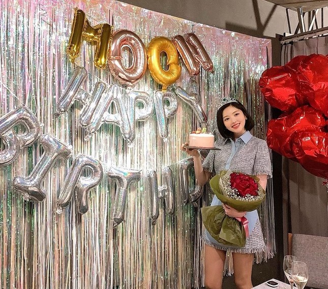 Được gọi là 'thực thần', cô gái ham ăn xứ Hàn vẫn rất xinh đẹp và thon thả ảnh 8