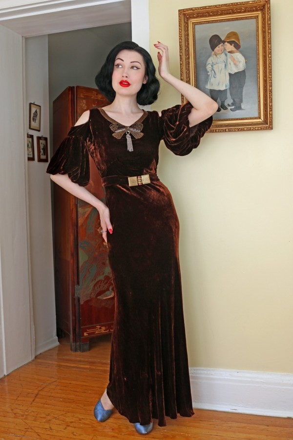 Cặp đôi nên duyên vì cùng mê diện đồ vintage xưa cũ ảnh 4