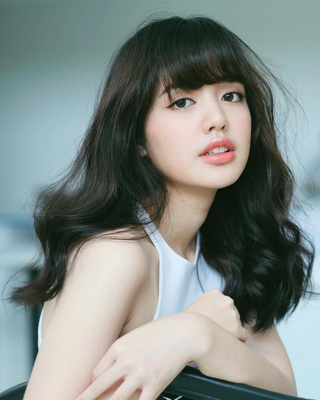 Nữ blogger xinh đẹp giống hệt ca sĩ Lisa nhóm BlackPink ảnh 3