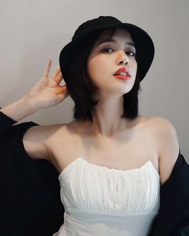 Nữ blogger xinh đẹp giống hệt ca sĩ Lisa nhóm BlackPink ảnh 5