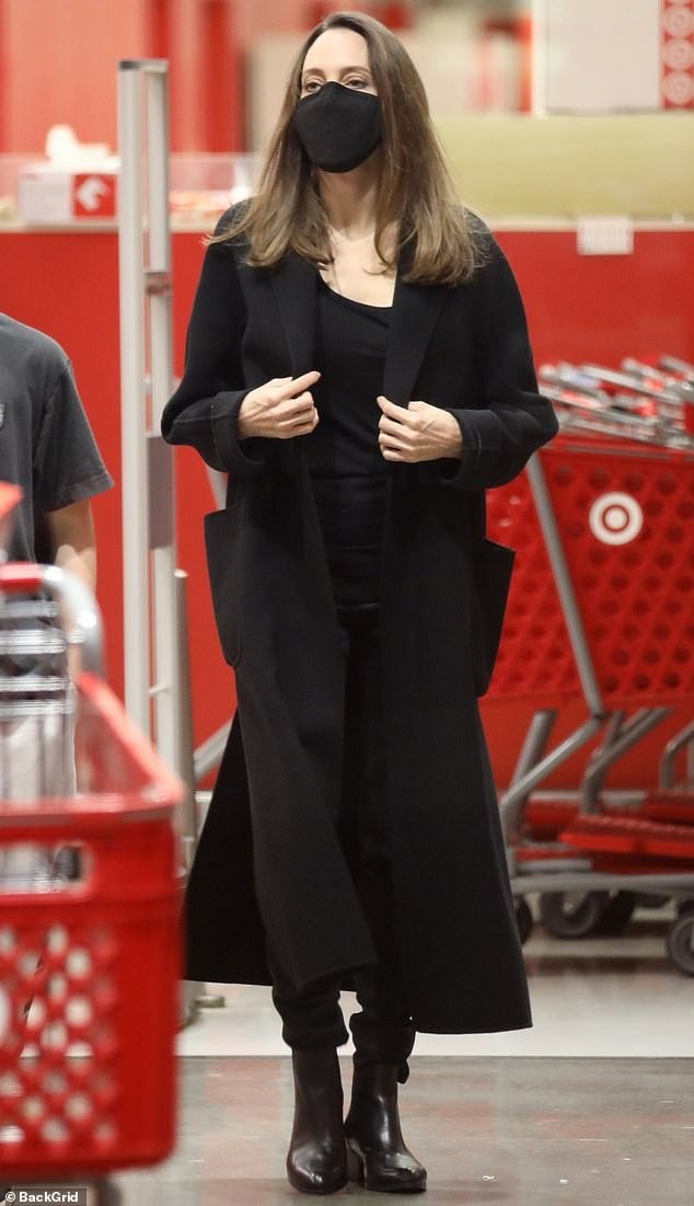 Angelina Jolie 45 tuổi quyến rũ với thần thái đỉnh cao ảnh 9