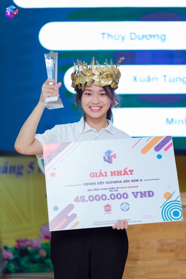 Nữ sinh Đường lên đỉnh Olympia gây ấn tượng với nụ cười 'tỏa nắng' ảnh 3