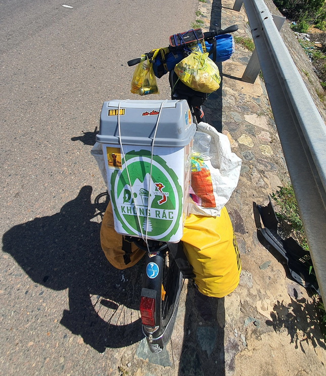 Chàng trai chở thùng rác đi phượt xuyên Việt muốn đạp xe khắp các châu lục ảnh 3