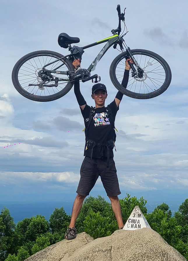 Chàng trai chở thùng rác đi phượt xuyên Việt muốn đạp xe khắp các châu lục ảnh 1