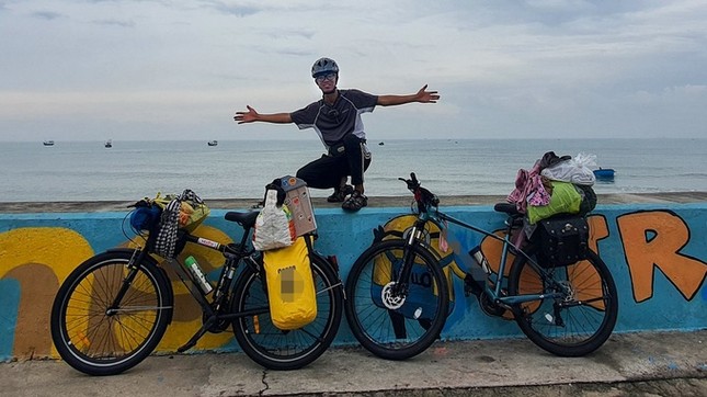 Chàng trai chở thùng rác đi phượt xuyên Việt muốn đạp xe khắp các châu lục ảnh 4