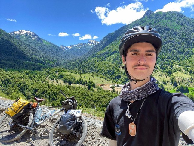 Chàng trai 19 tuổi đạp xe qua 14 nước trong hơn 500 ngày ảnh 5