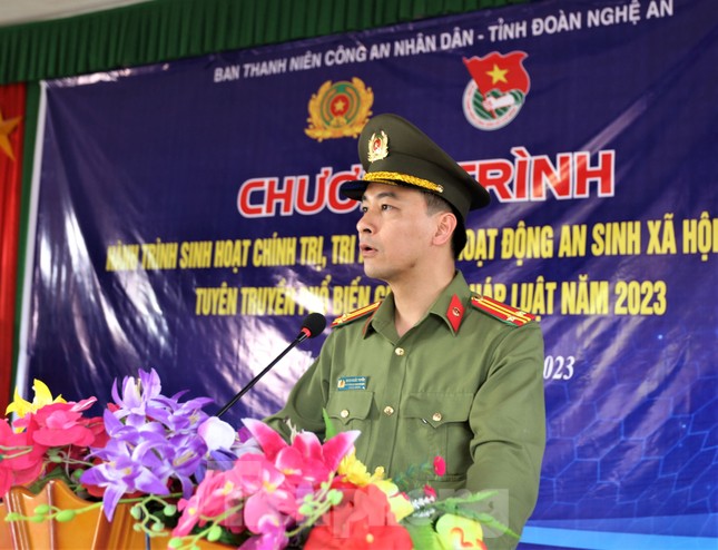 Tuổi trẻ Nghệ An và Ban Thanh niên Bộ Công an xây nhà cho gia đình khó khăn ảnh 9