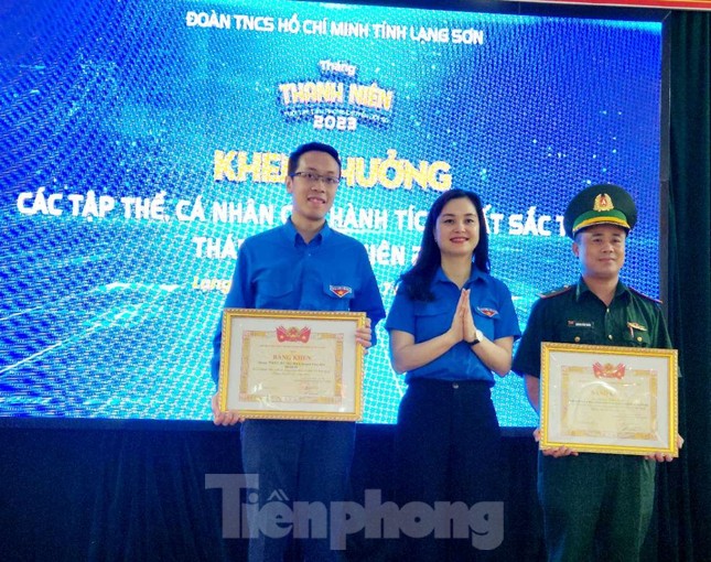 Tôn vinh thủ lĩnh áo xanh trên tuyến đầu Tổ quốc ảnh 2