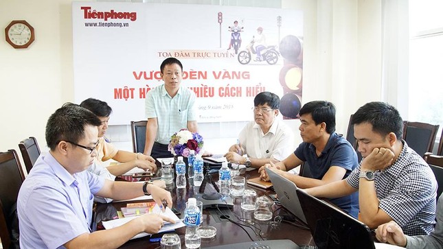 Tọa đàm 'Dừng đèn vàng - một hành vi, nhiều cách hiểu' ảnh 1