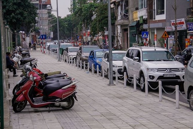 Đề xuất cắm biển cấm dừng đỗ trên phố Nguyễn Đình Chiểu kéo dài ảnh 1