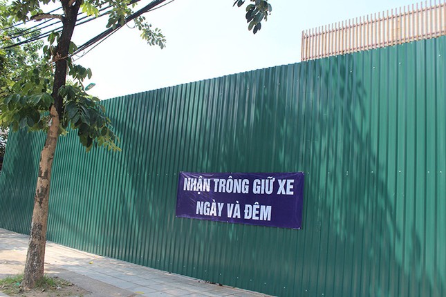 Hàng quán vẫn mở cửa đón khách sau lệnh cưỡng chế mương Nghĩa Đô ảnh 8