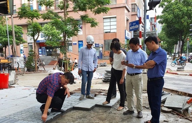 Tổng kiểm tra lát đá vỉa hè trên địa bàn Hà Nội ảnh 1