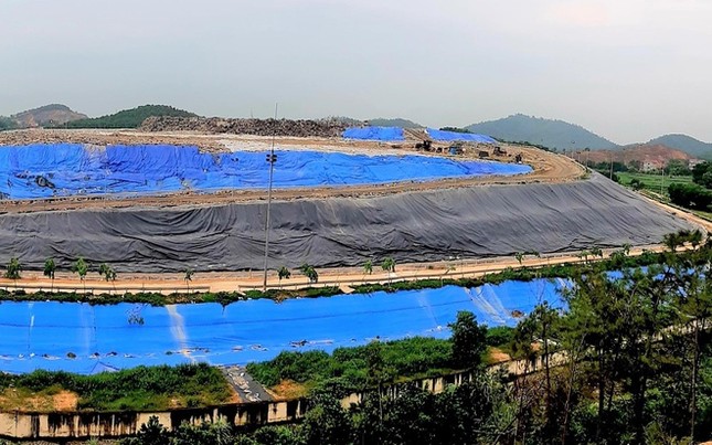 Hà Nội lập tổ giám sát vệ sinh môi trường quanh bãi rác Nam Sơn ảnh 1