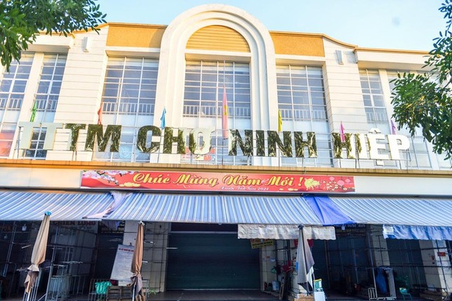 Hà Nội: Chợ đóng cửa vì mất điện, kinh doanh gặp khó khăn ảnh 1