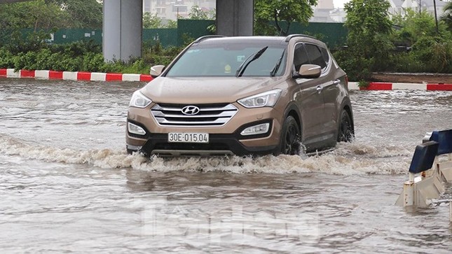 Hà Nội có 14 điểm ngập úng nặng, dự báo mưa tới 200mm ảnh 1