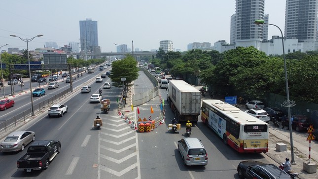 Công trình cầu vượt thép Mai Dịch chưa tổ chức giao thông đã rào đường ảnh 8