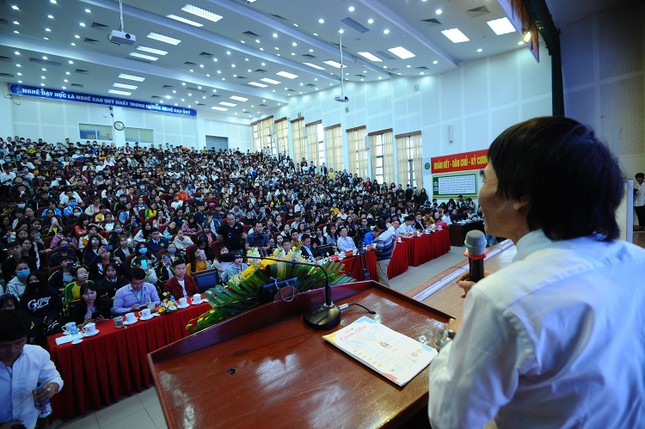Chào tân sinh viên 2020 và ra mắt đặc san Trường học hay Trường đời 2 ảnh 2