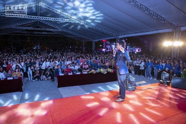 NSND Lan Hương và NSND Trọng Trinh bị tân sinh viên “chất vấn” về tình yêu ảnh 3
