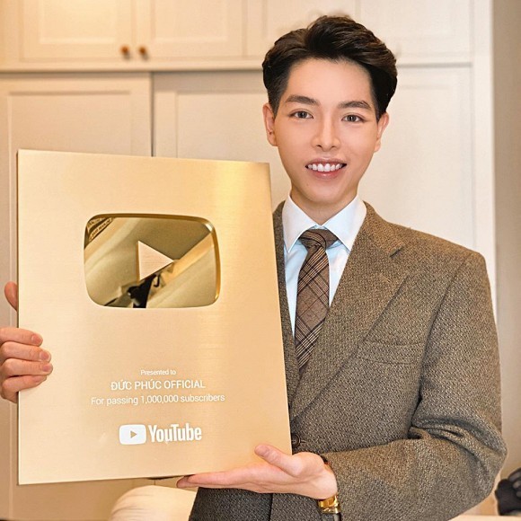 Đức Phúc khiến fan đi hết từ bất ngờ này đến bất ngờ khác với nút vàng YouTube ảnh 1