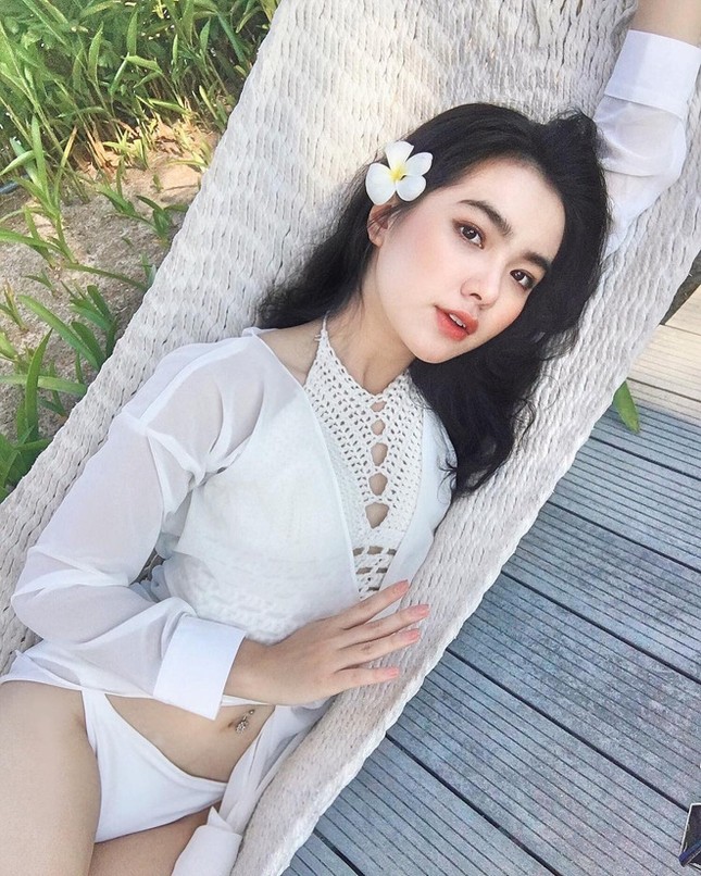 Khi bạn đang bận lên mạng tán dóc mỗi ngày, nhiều gái đẹp đã có nhà có xe từ năm 19 tuổi - Ảnh 3. Khi bạn đang bận lên mạng tán dóc mỗi ngày, nhiều gái đẹp đã có nhà có xe từ năm 19 tuổi - Ảnh 3.