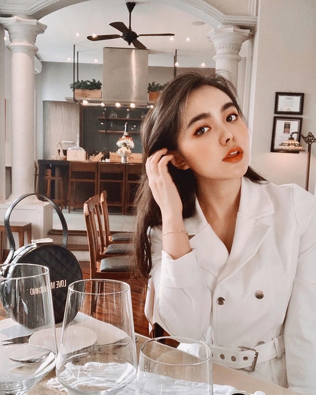 Khi bạn đang bận lên mạng tán dóc mỗi ngày, nhiều gái đẹp đã có nhà có xe từ năm 19 tuổi - Ảnh 1. Khi bạn đang bận lên mạng tán dóc mỗi ngày, nhiều gái đẹp đã có nhà có xe từ năm 19 tuổi - Ảnh 1.