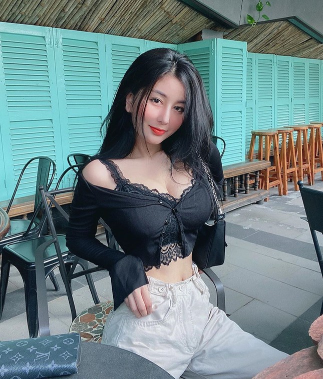 Khi bạn đang bận lên mạng tán dóc mỗi ngày, nhiều gái đẹp đã có nhà có xe từ năm 19 tuổi - Ảnh 9. Khi bạn đang bận lên mạng tán dóc mỗi ngày, nhiều gái đẹp đã có nhà có xe từ năm 19 tuổi - Ảnh 9.