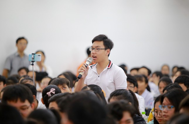 GS Ngô Bảo Châu cũng phải “bó tay” trước câu hỏi khó của học sinh miền Tây yêu Toán ảnh 2