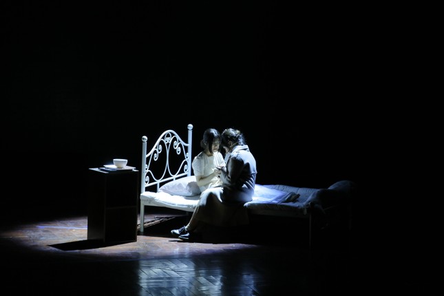 Lạc vào giữa hai thế giới thực - ảo với vở nhạc kịch English Performance ảnh 1